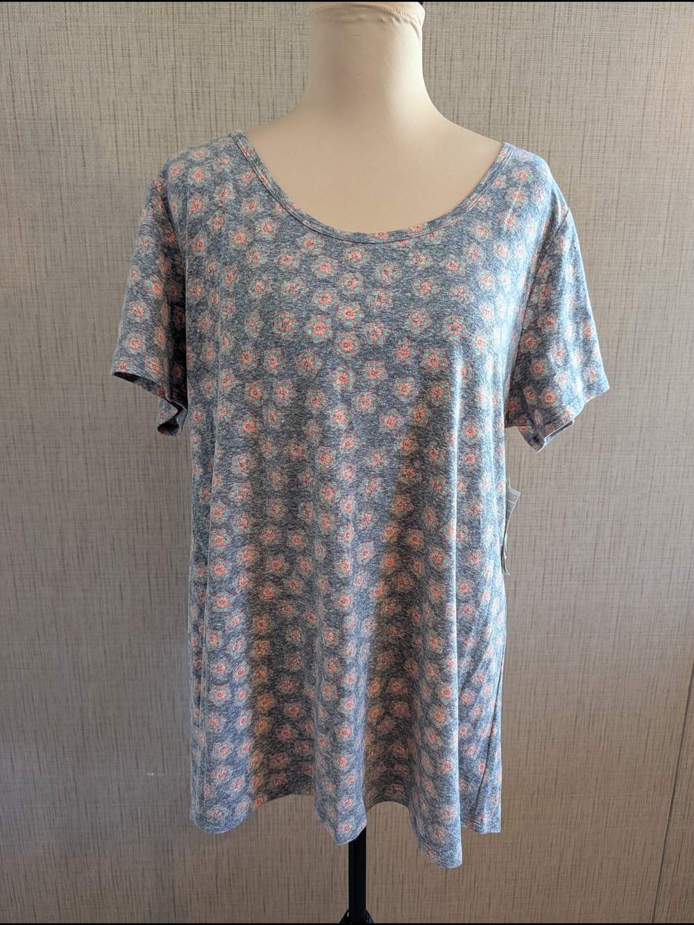 LuLaRoe Blue Scoop-Neck Short Sleeve Tee with Pink Floral Print